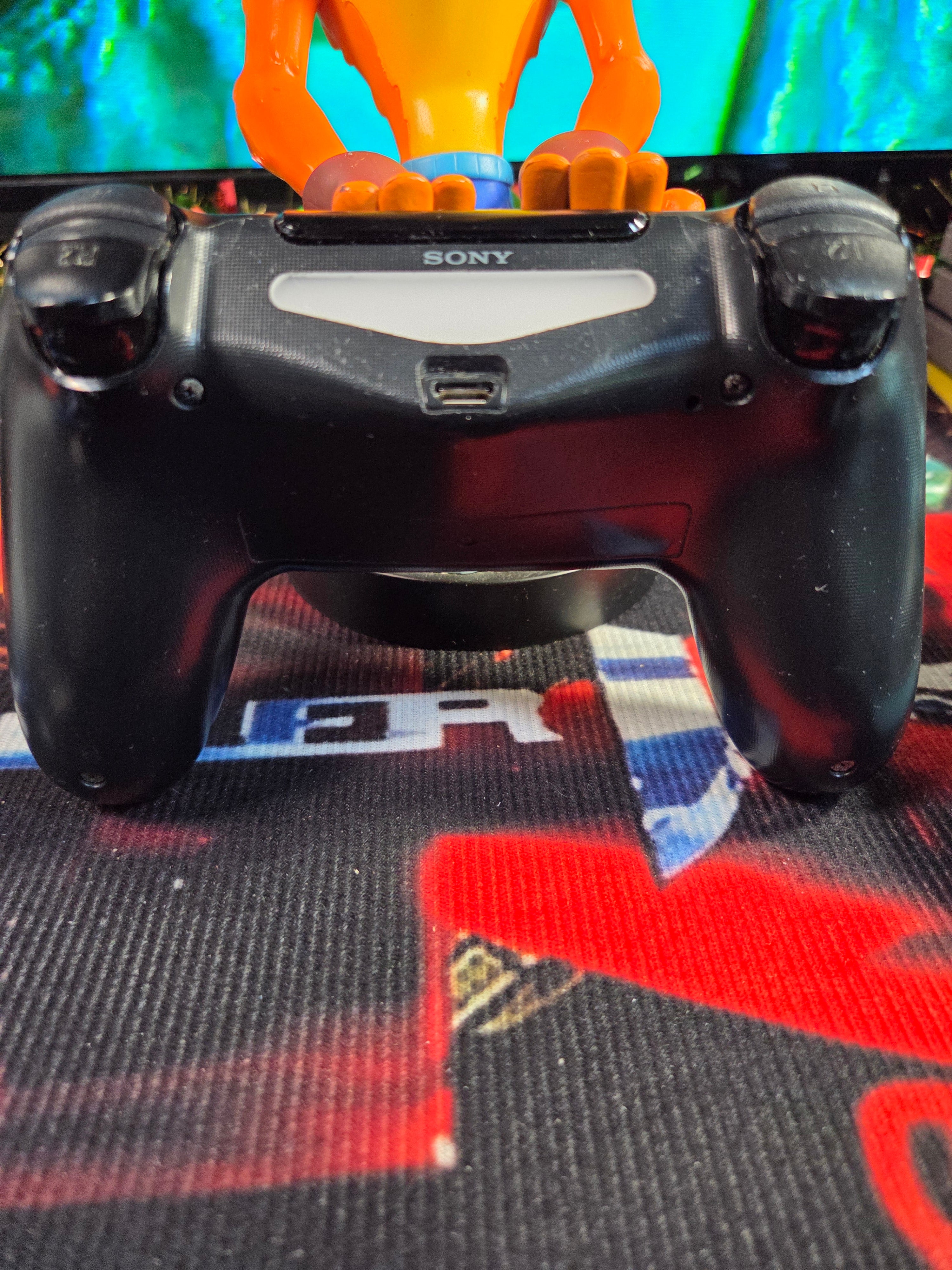 PLAYSTATION 4 CONTROLLER