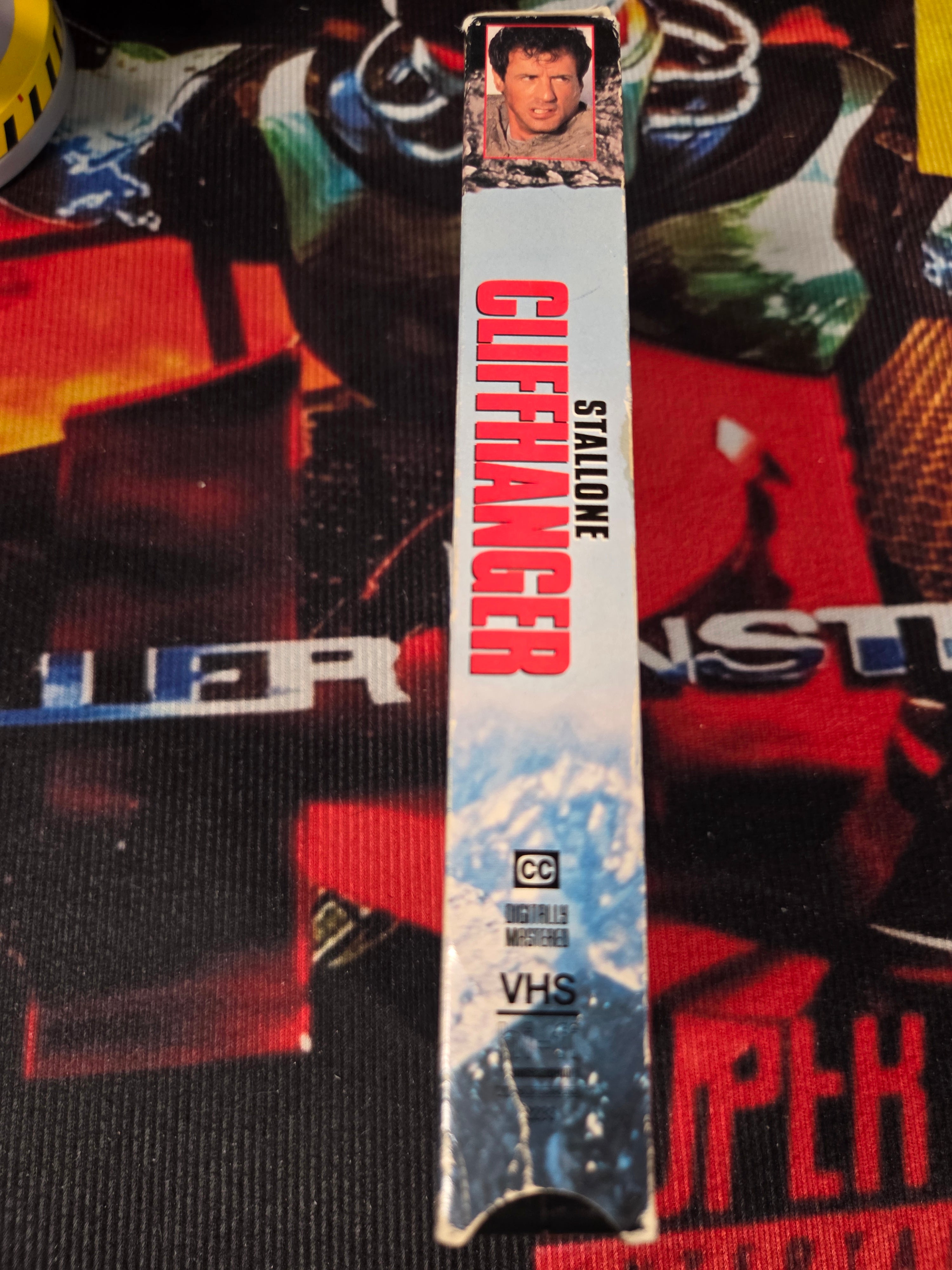 CLIFFHANGER-VHS