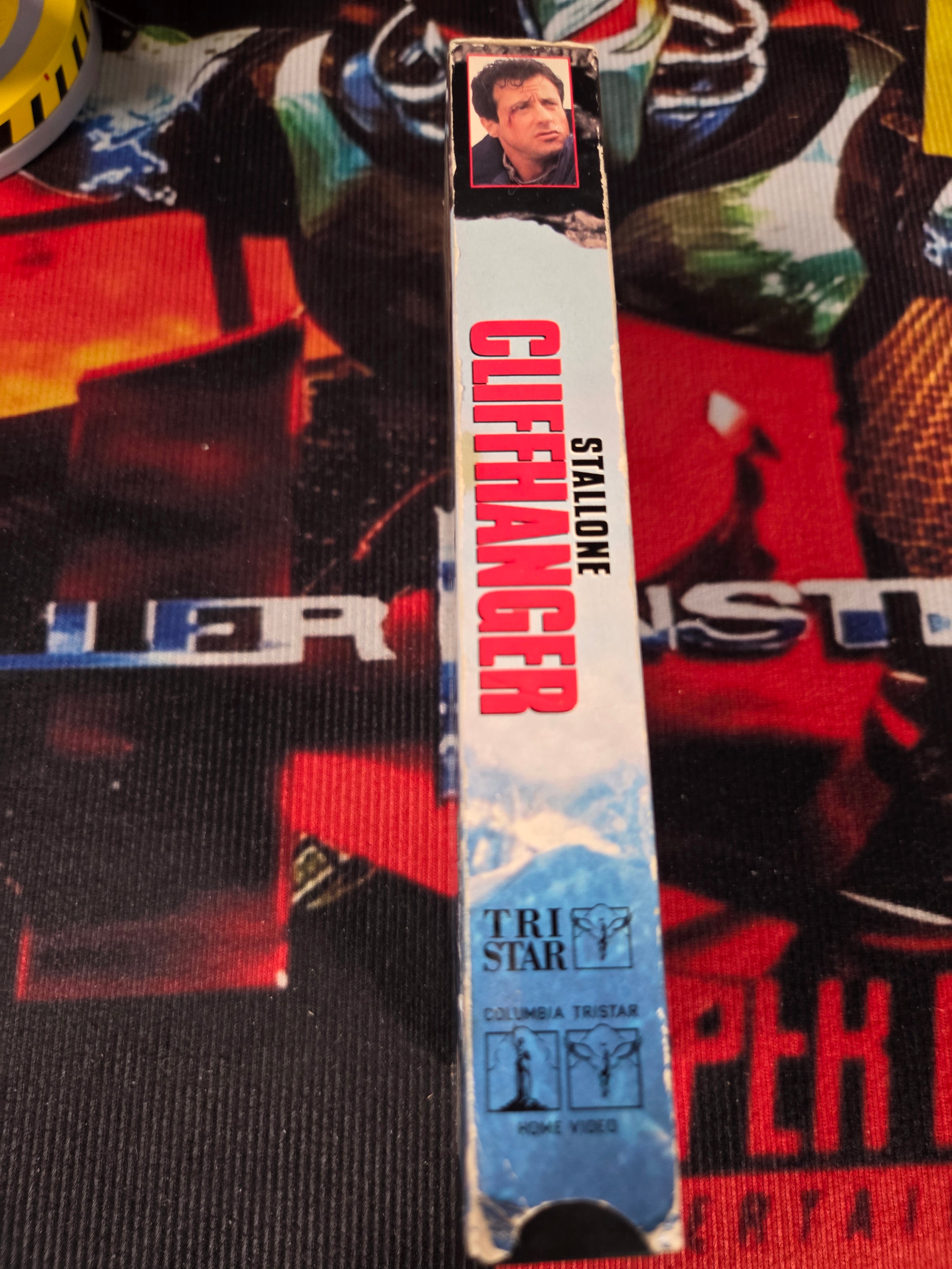 CLIFFHANGER-VHS